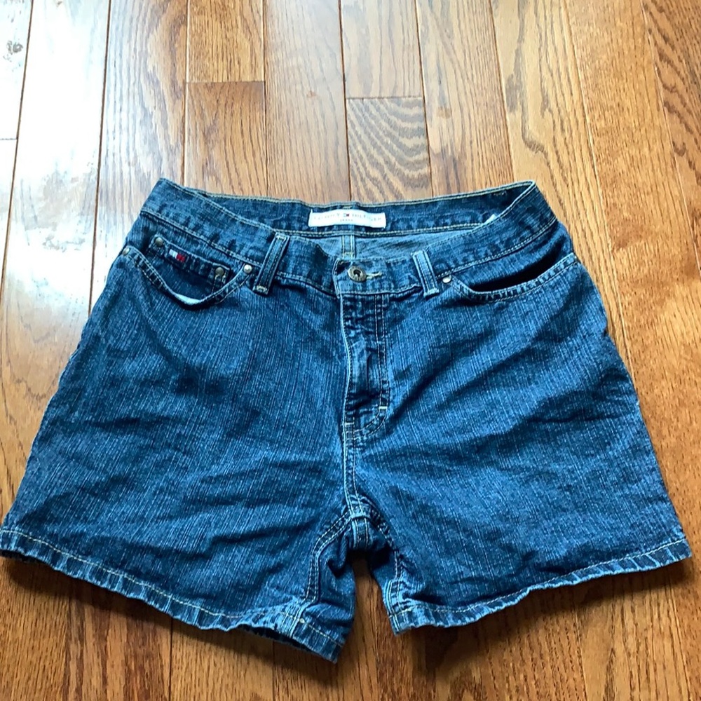 Vintage Tommy Hilfiger shorts!!